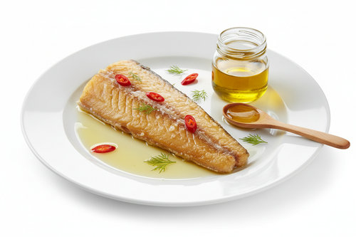 فيليه سمك الفسيخ في زيت بخلفية بيضاء